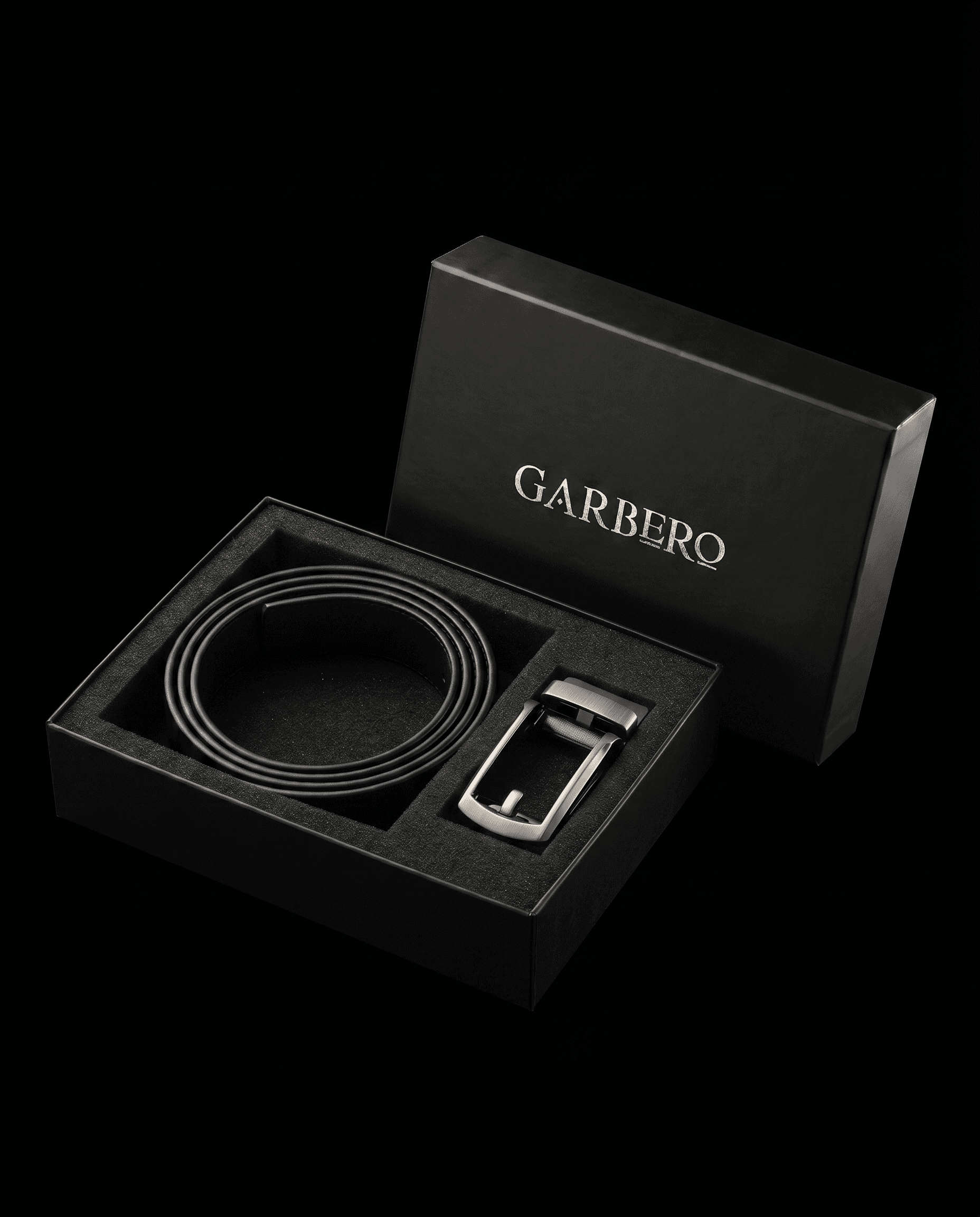 Συσκευασία δώρου Garbero — ανοιχτή σε μαύρο φόντο (μαύρη ζώνη)